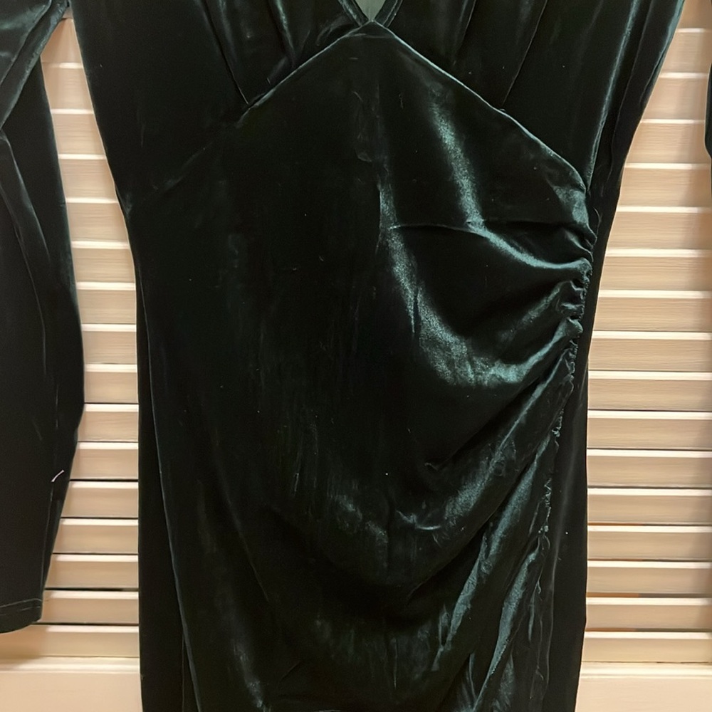 Huhot Velvet Cocktail Dress in Deep Green, Size Small, EUC - Picture 5 of 17